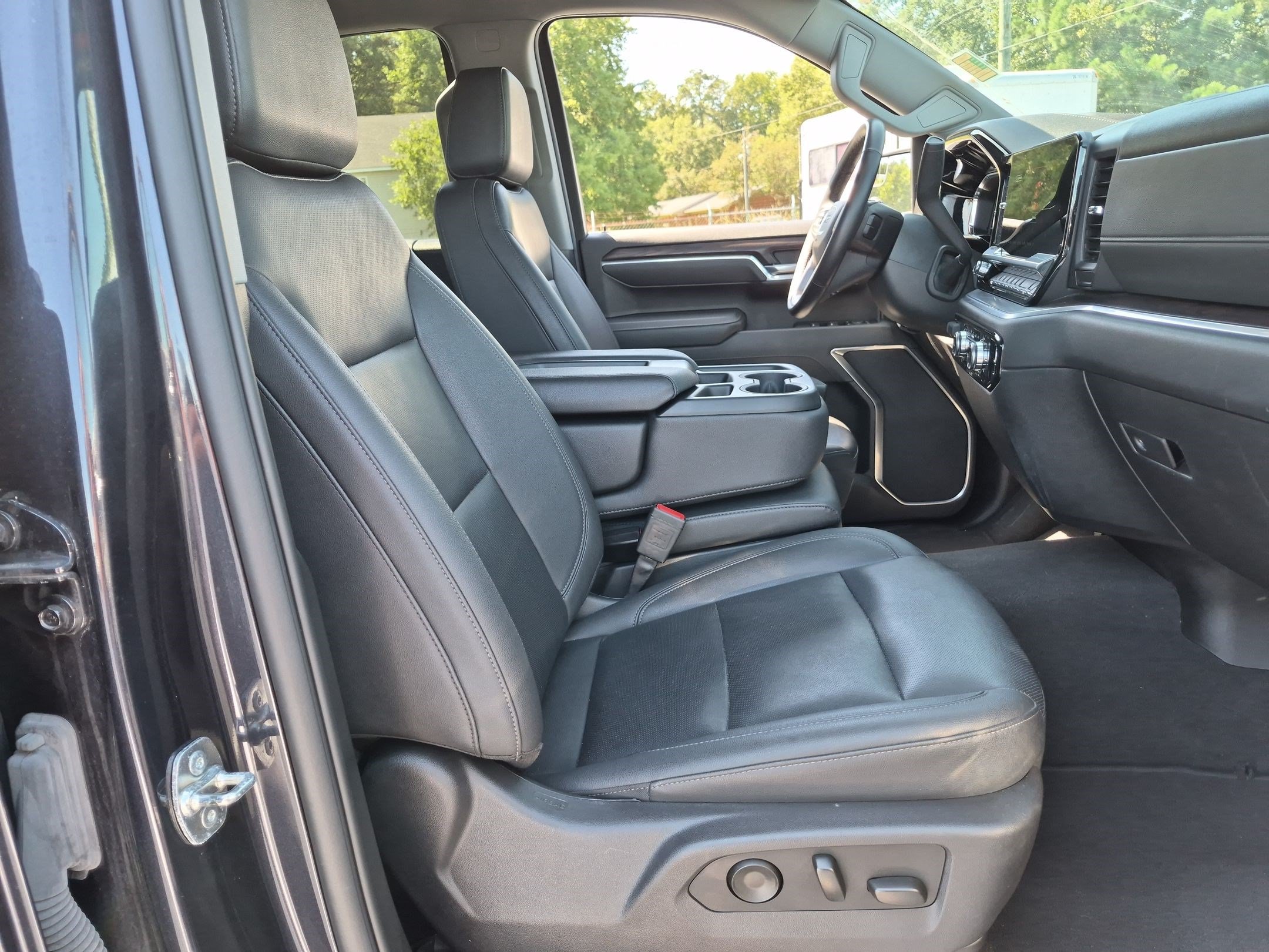 Used 2025 GMC Sierra 1500 SLT AWD/4WD image 34