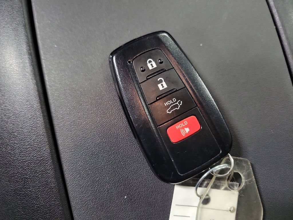 Used 2023 Toyota Highlander XLE AWD/4WD image 20