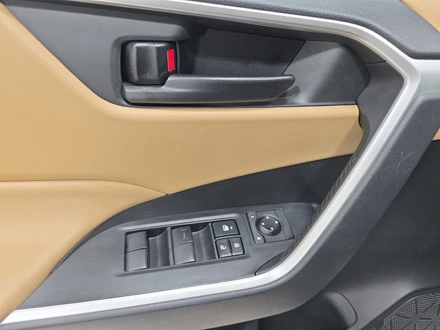 Used 2022 Toyota RAV4 LE AWD/4WD image 28