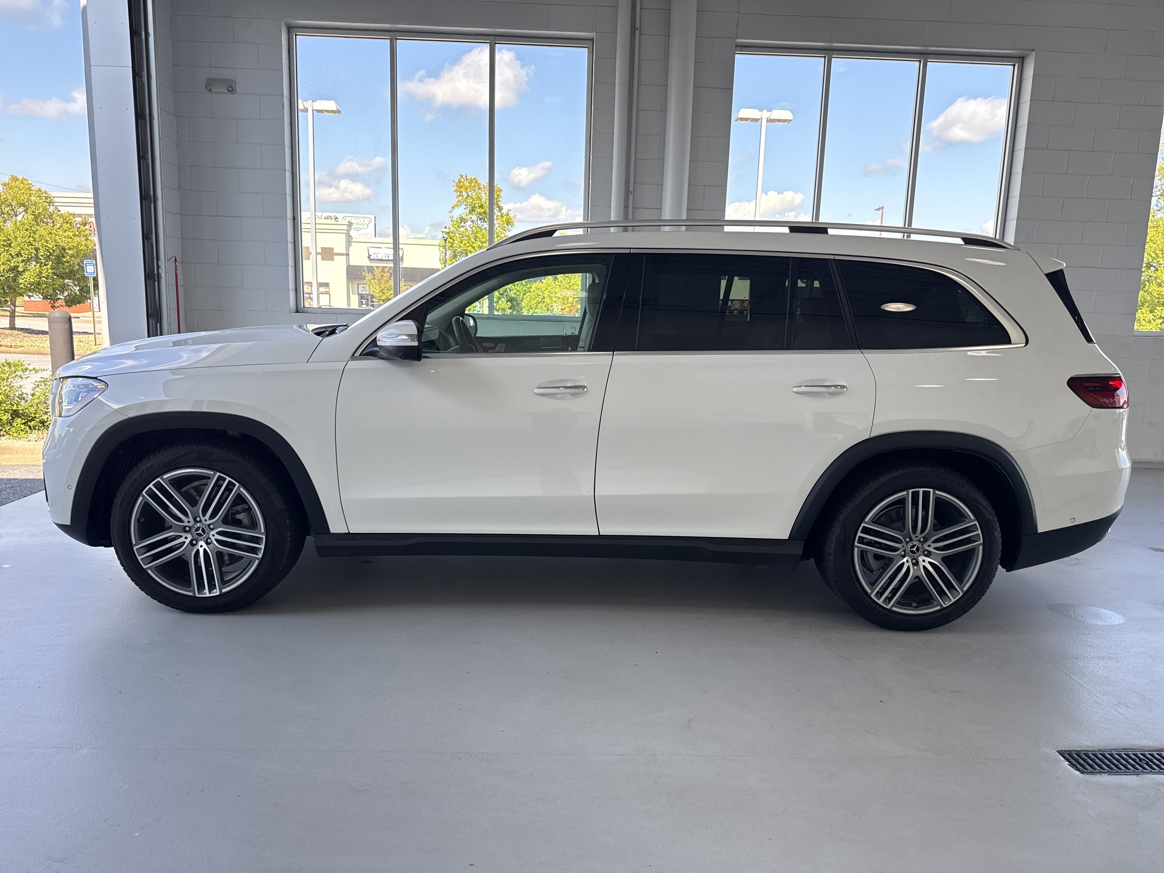 Certified 2025 Mercedes-Benz GLS 450 4MATIC image 7