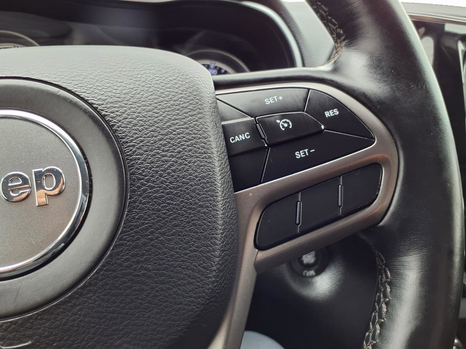 Used 2019 Jeep Cherokee Limited FWD image 19