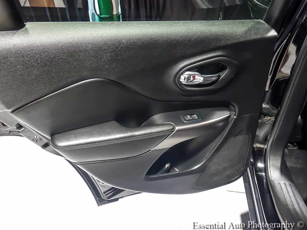 Used 2019 Jeep Cherokee Limited FWD image 22