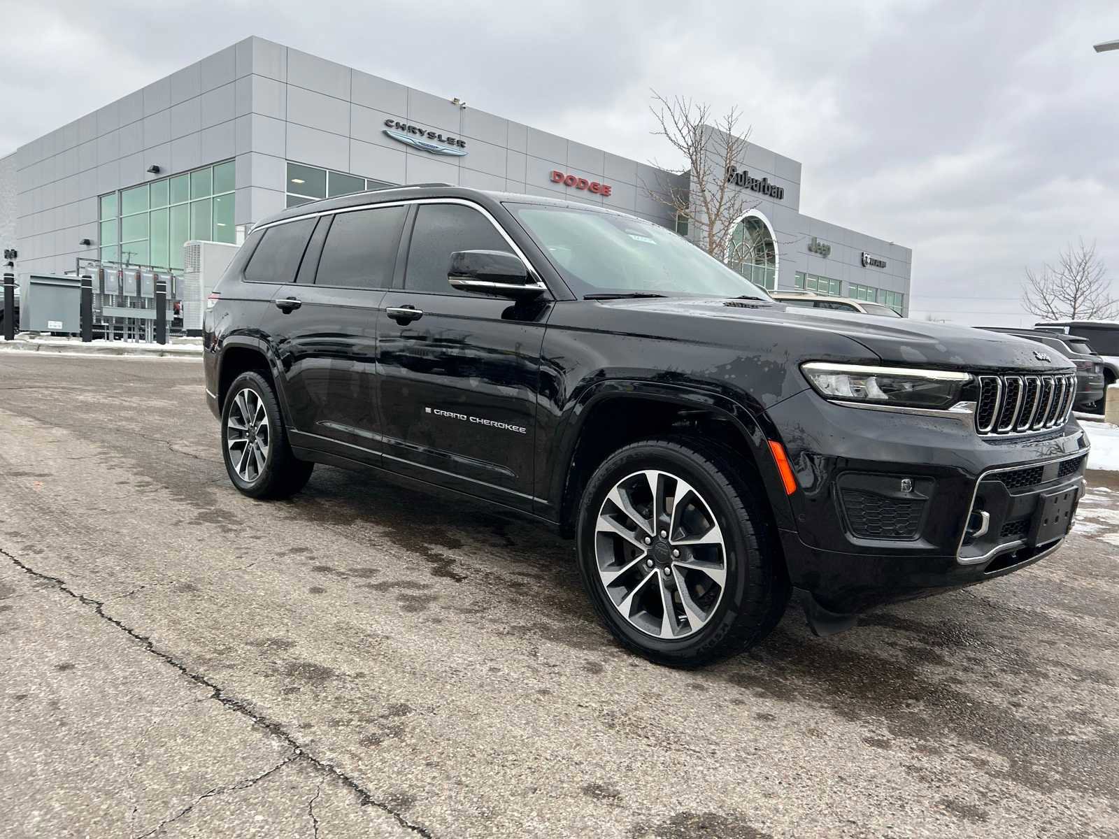 Certified 2023 Jeep Grand Cherokee L Overland w/ Advanced Protech Group III image 9