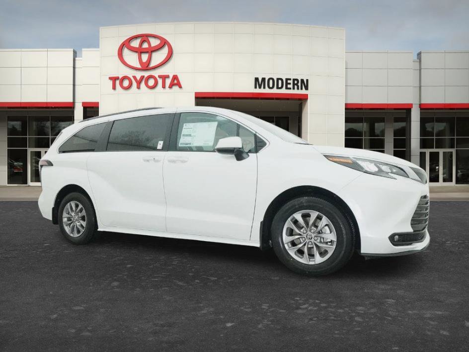 New 2026 Toyota Sienna XLE FWD image 18