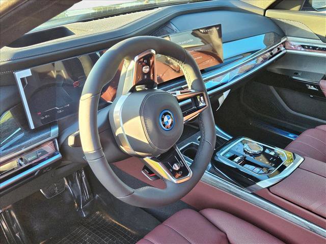 New 2025 BMW i7 xDrive60 w/ Premium Package AWD/4WD image 3