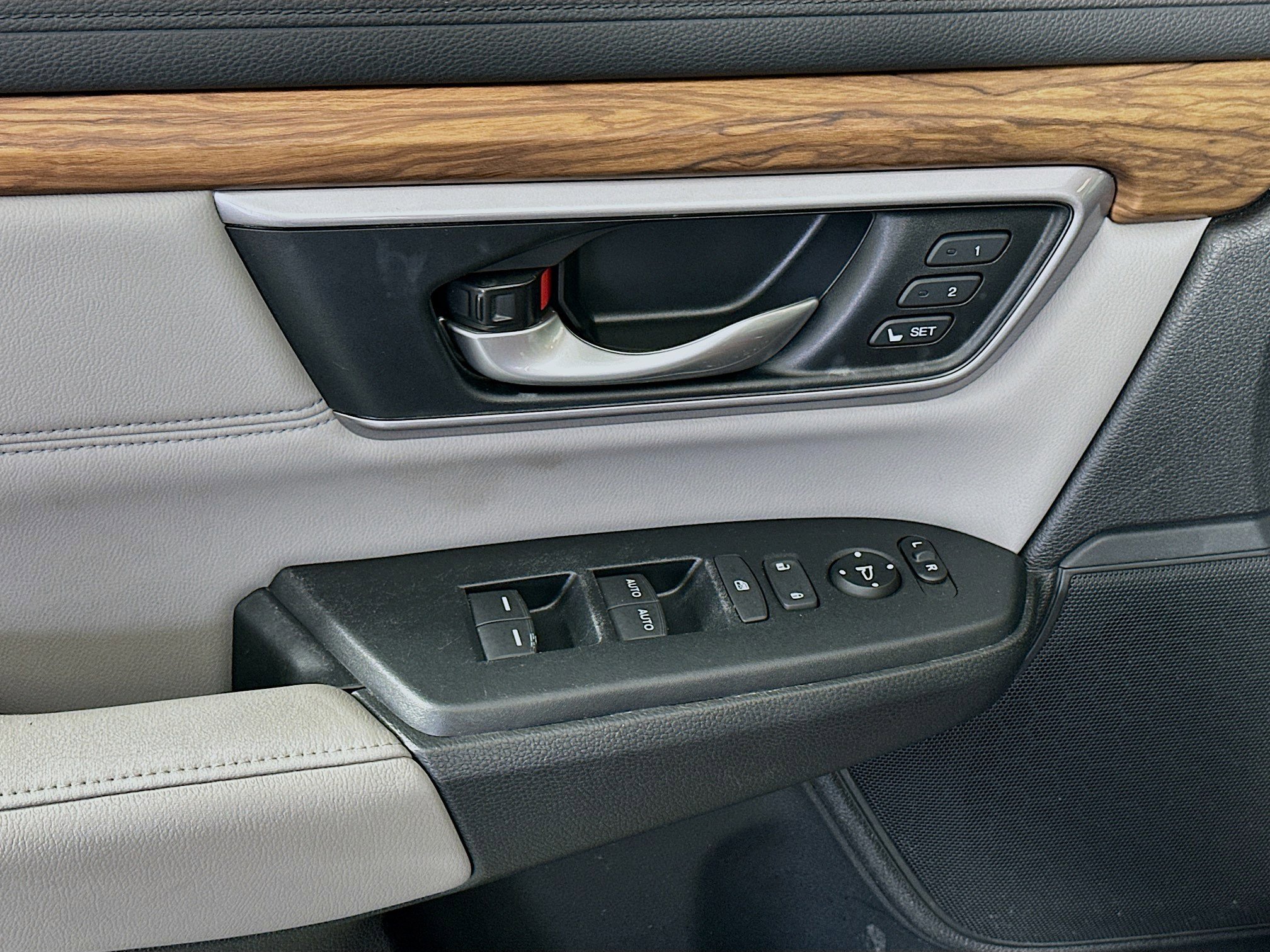 Used 2018 Honda CR-V Touring image 15