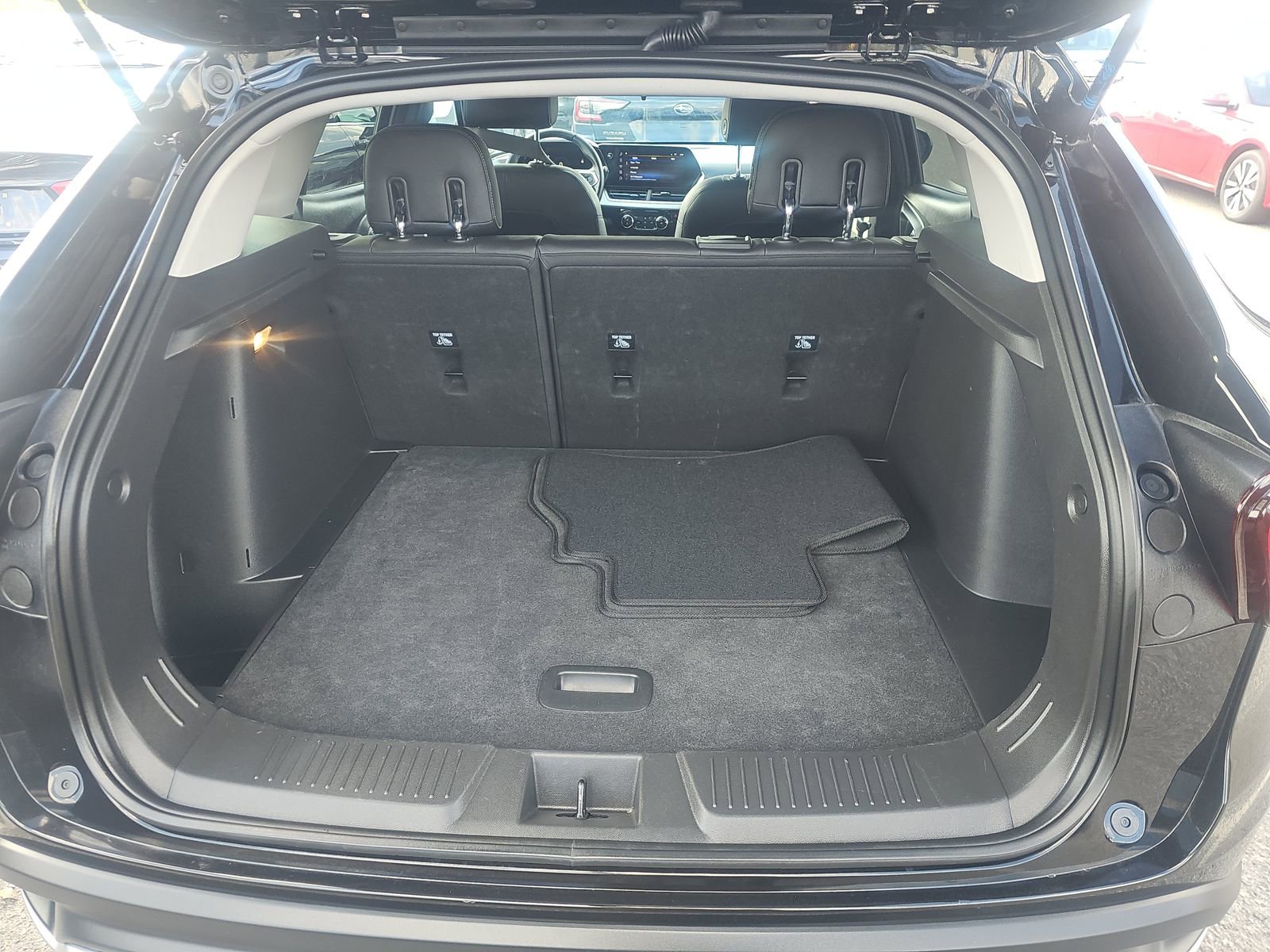 Used 2025 Chevrolet Trax LT w/ LT Convenience Package image 17