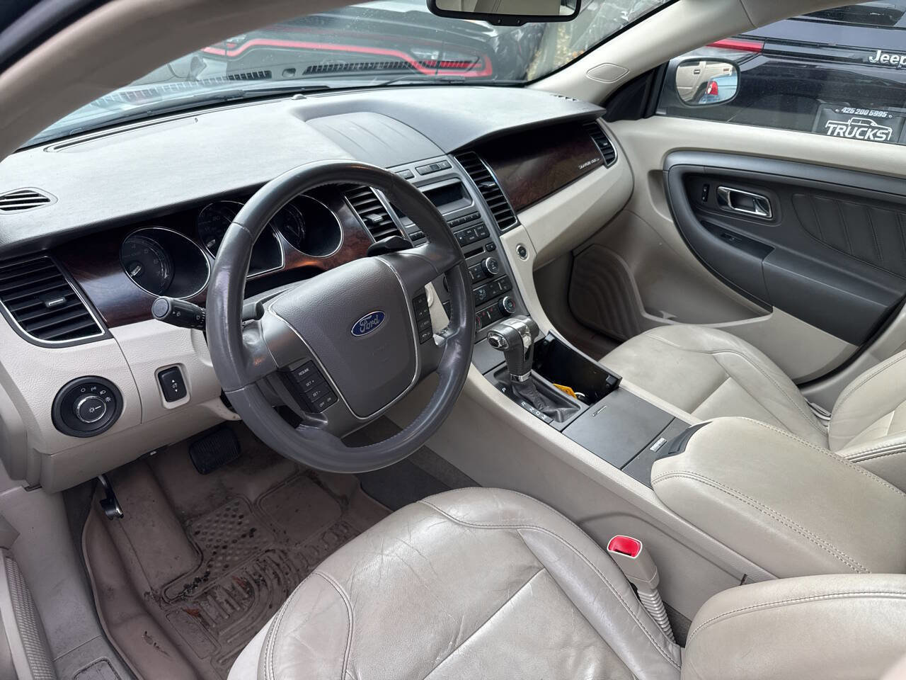 Used 2010 Ford Taurus SEL image 4