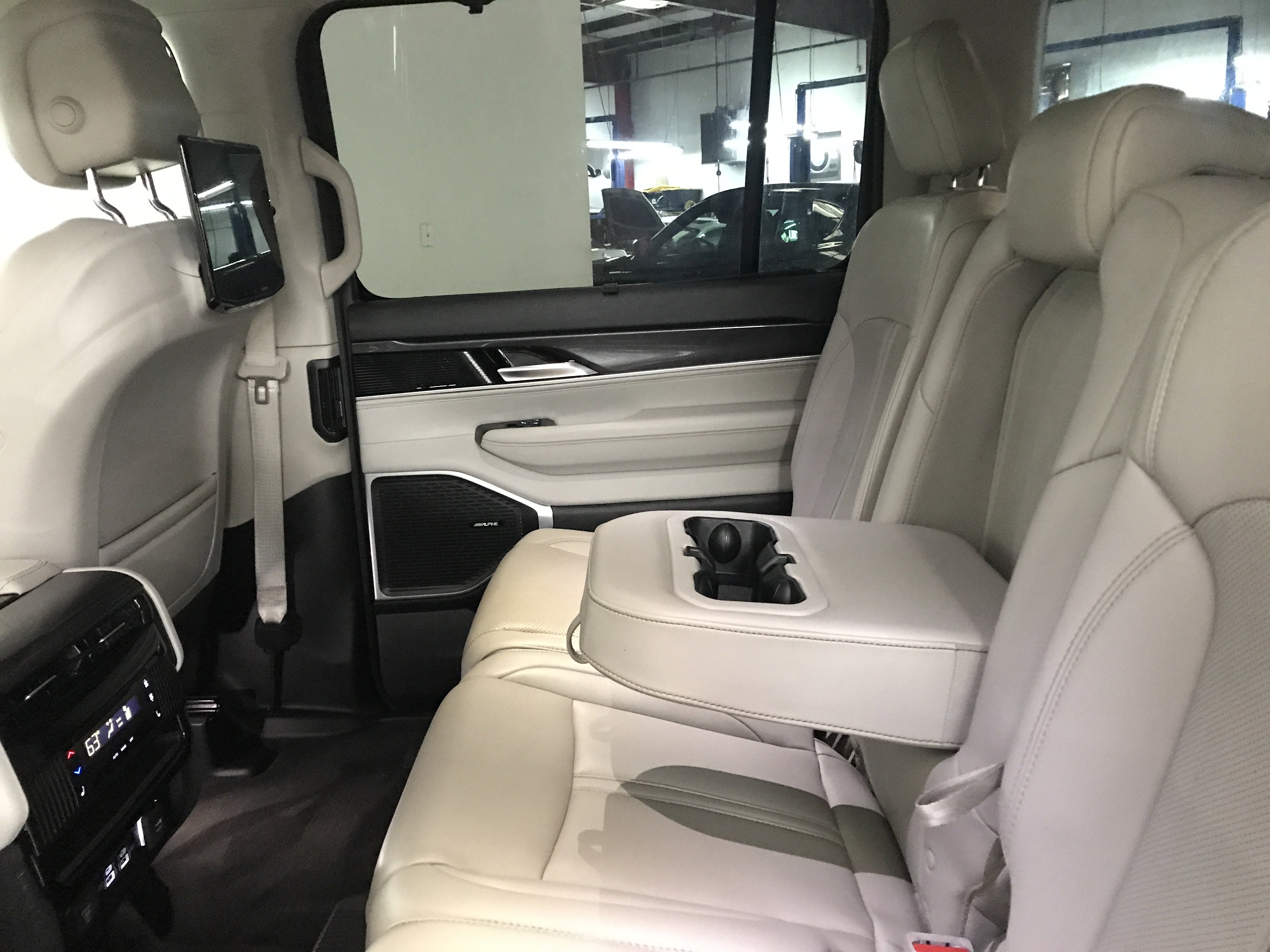 Used 2023 Jeep Wagoneer 2WD w/ Convenience Group I image 10