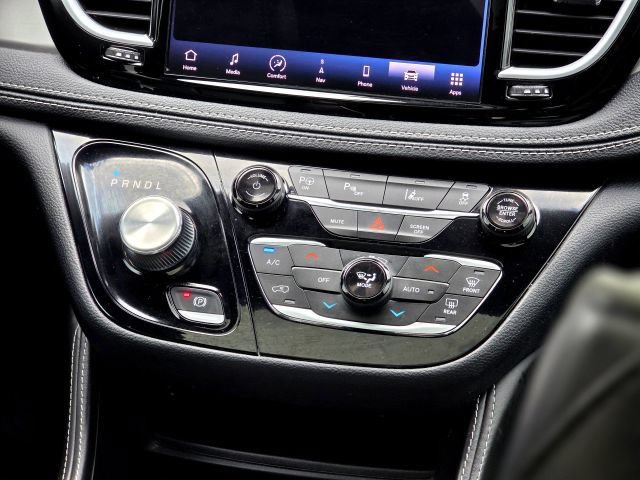 Used 2022 Chrysler Pacifica Limited w/ S Appearance Package FWD image 21