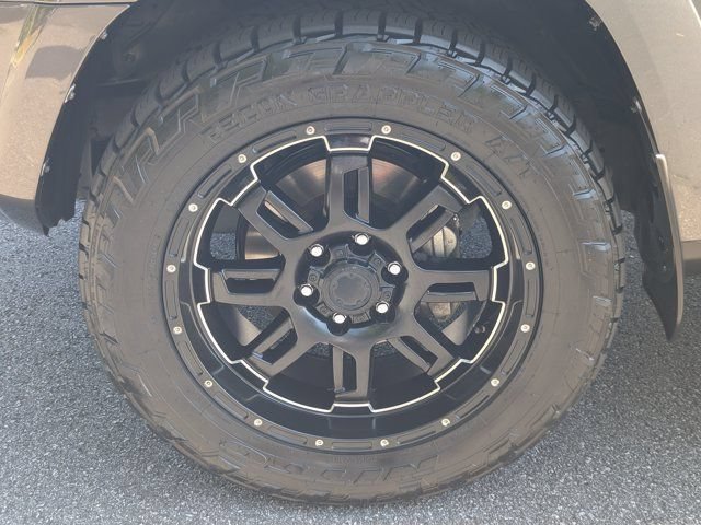 Used 2018 Toyota 4Runner SR5 RWD image 11