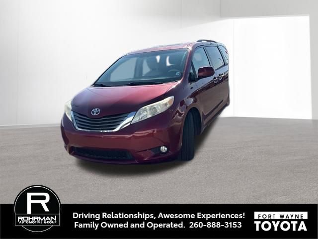Used 2013 Toyota Sienna XLE w/ Preferred Accessory Pkg image 8