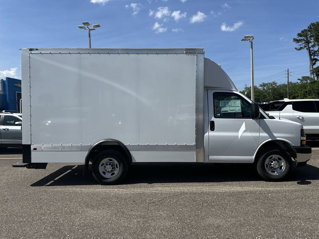 New 2025 Chevrolet Express 3500 w/ Power Convenience Package image 17
