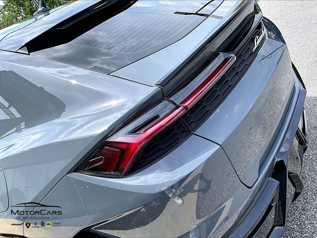 Used 2025 Lamborghini Urus SE AWD/4WD image 24