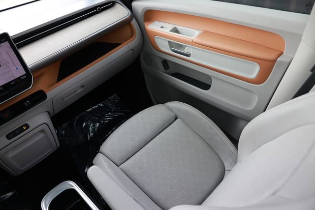 Used 2025 Volkswagen ID. Buzz 1st Edition RWD image 25