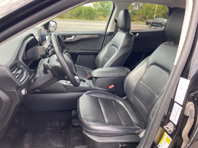 Used 2022 Ford Escape Titanium AWD/4WD image 16