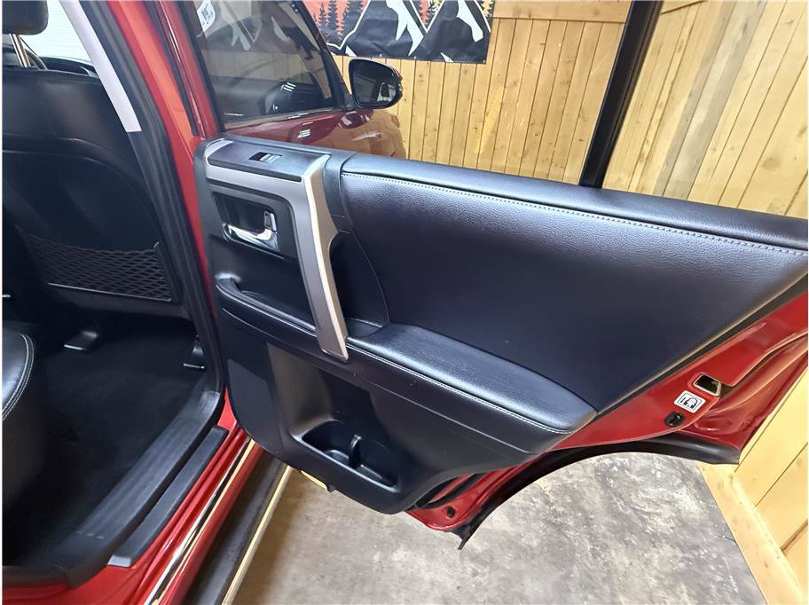 Used 2018 Toyota 4Runner Limited w/ Four Season Floor Mat Package AWD/4WD image 18