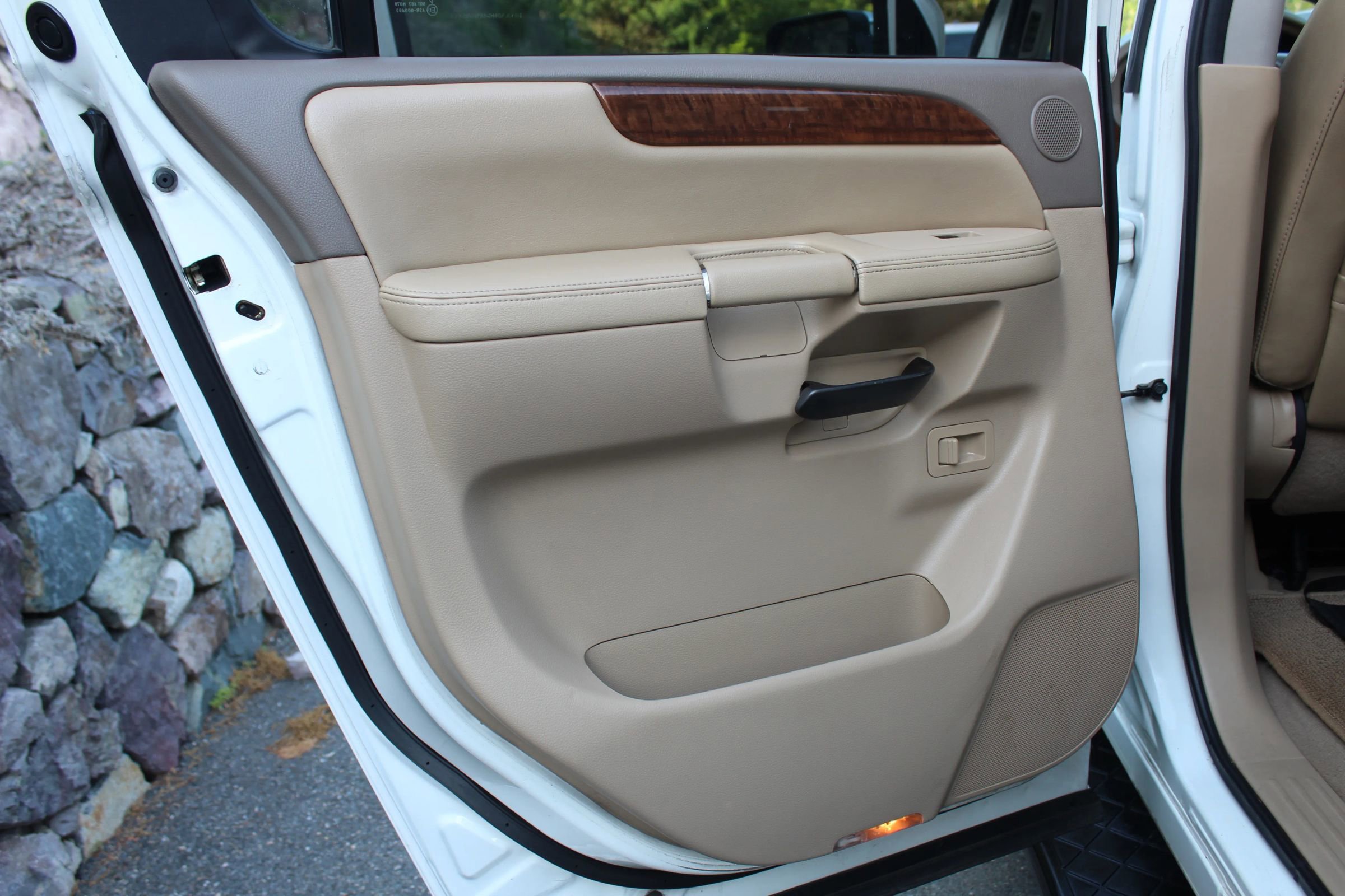 Used 2014 Nissan Armada Platinum image 14