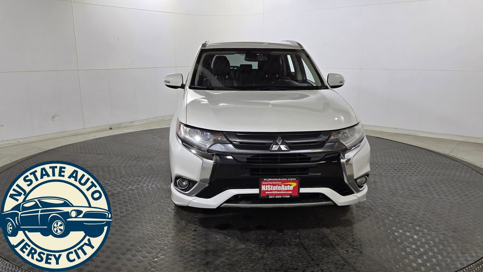 Used 2018 Mitsubishi Outlander SEL image 2