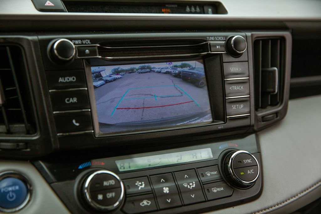 Used 2018 Toyota RAV4 LE image 16
