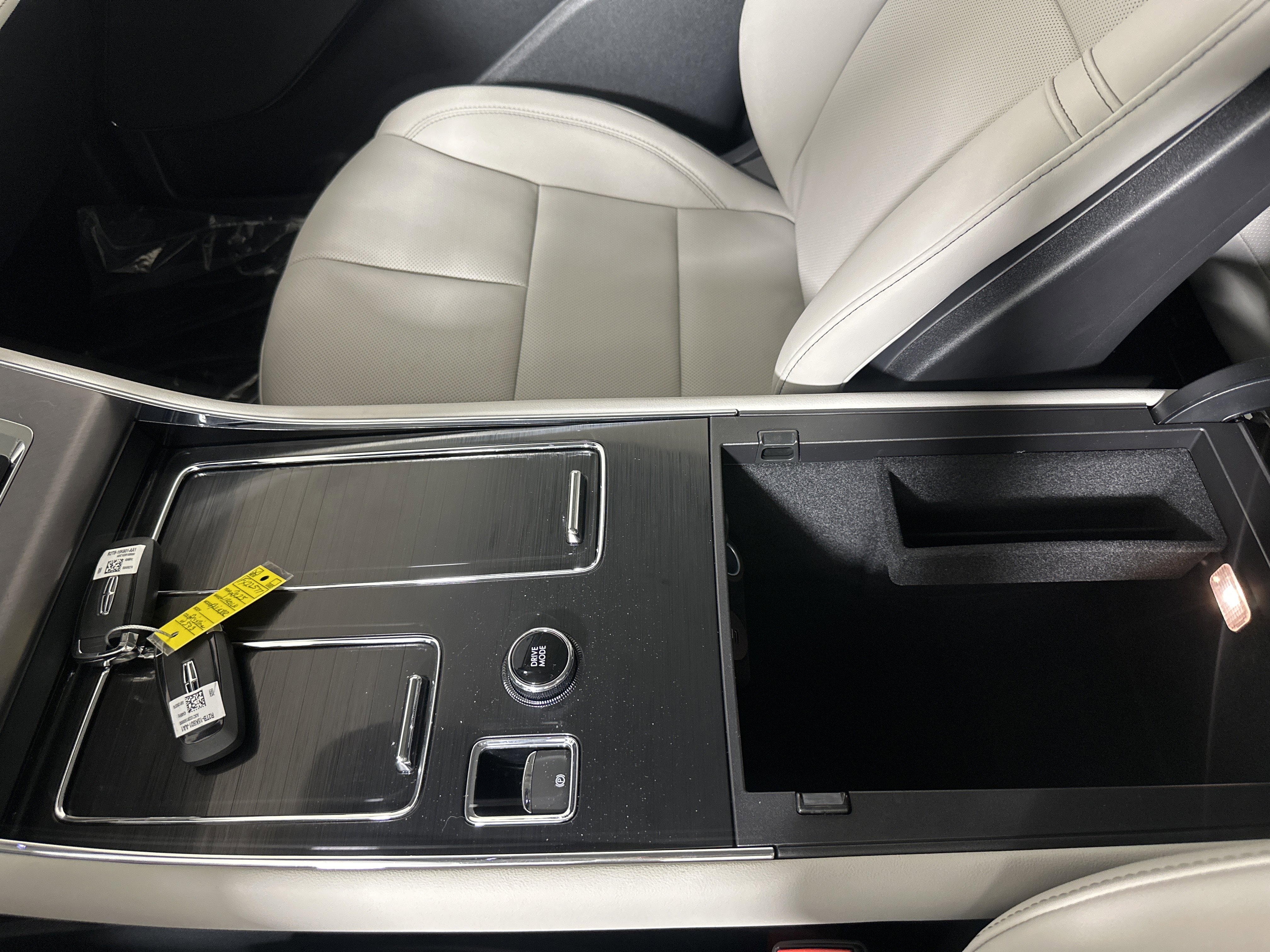 New 2025 Lincoln Aviator AWD image 20