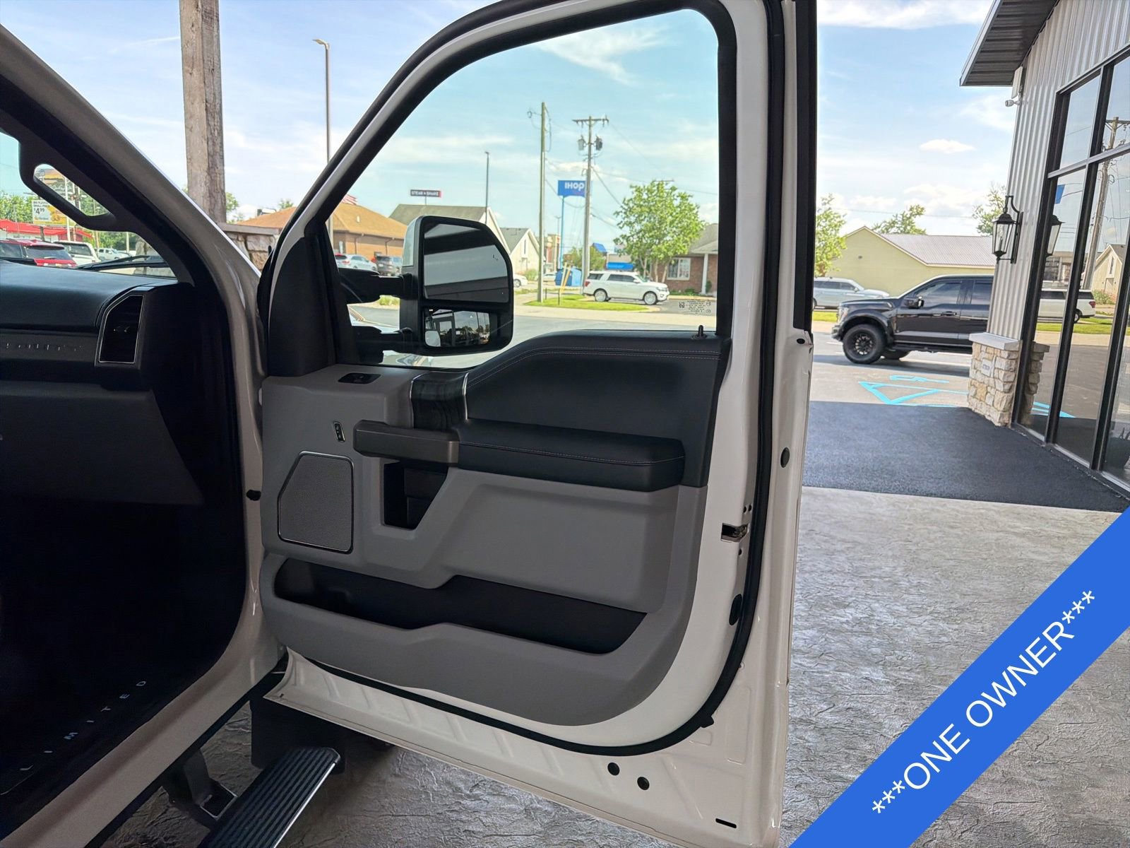 Used 2022 Ford F350 Limited AWD/4WD image 7