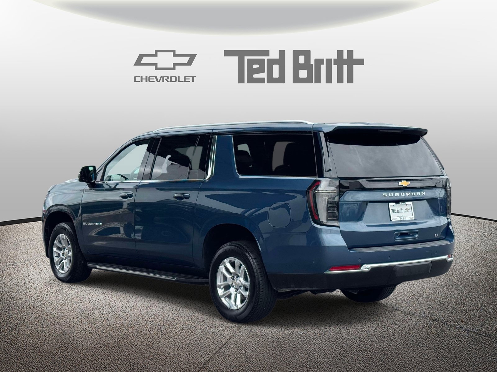 Used 2026 Chevrolet Suburban LT w/ Comfort Package AWD/4WD image 6