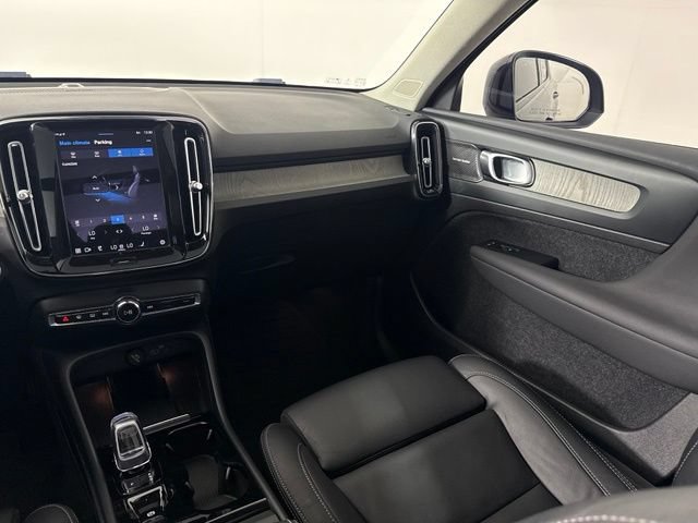 Used 2023 Volvo XC40 B5 Ultimate AWD/4WD image 31