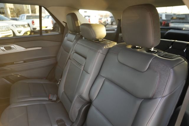 Used 2025 Ford Explorer Active w/ Active Comfort Package image 13