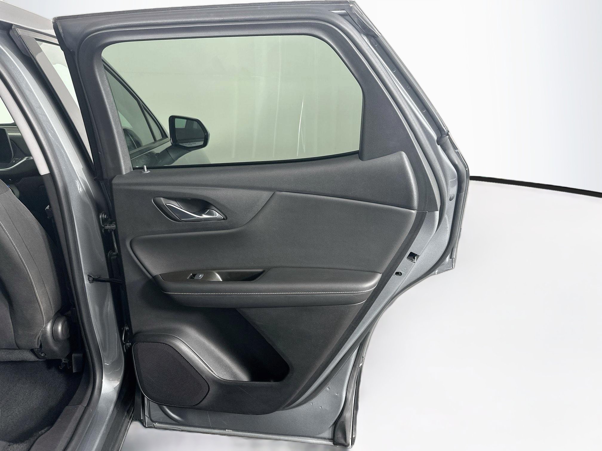 Used 2025 Chevrolet Blazer LT FWD image 29
