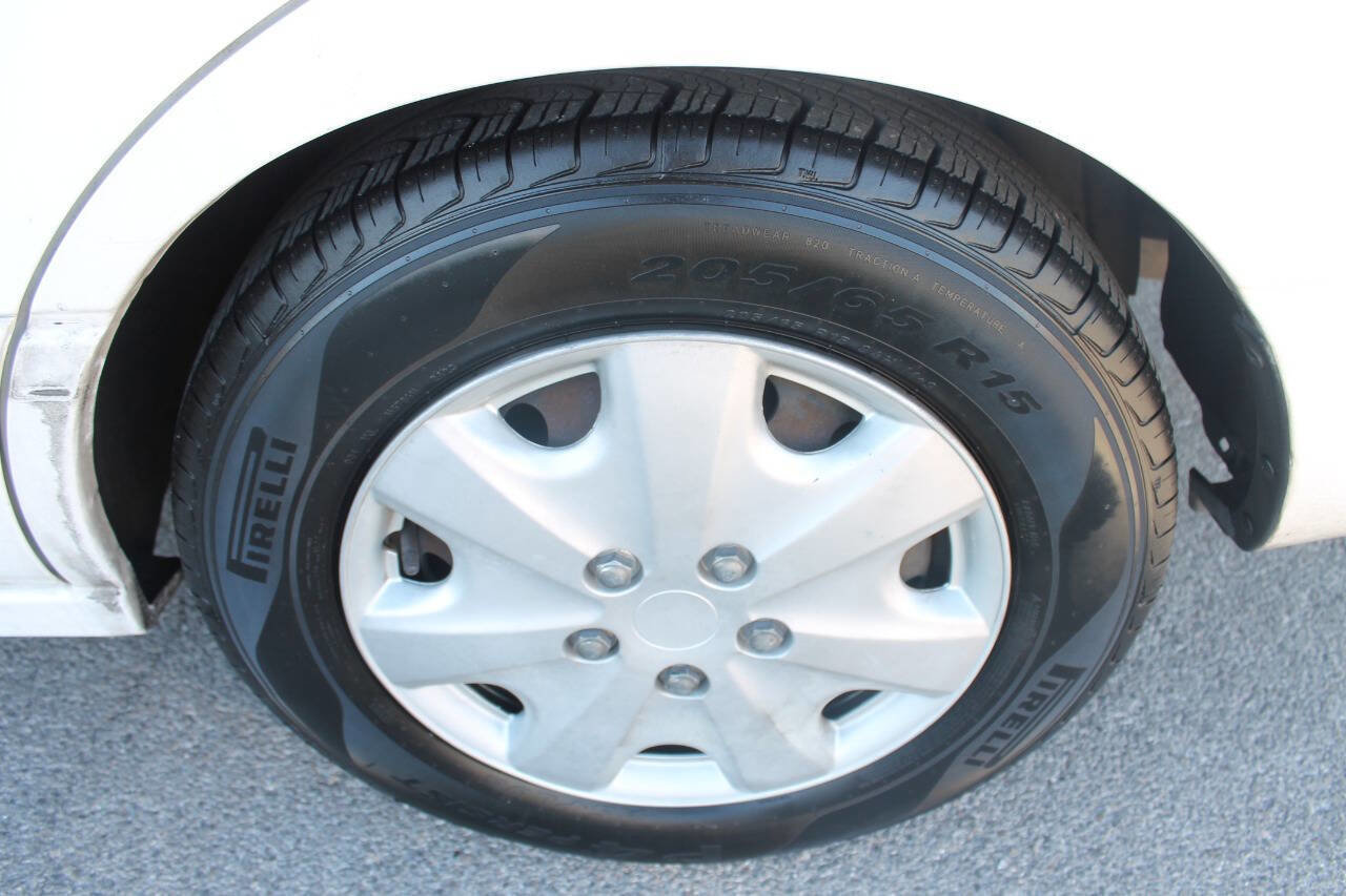 Used 2001 Toyota Camry LE FWD image 12