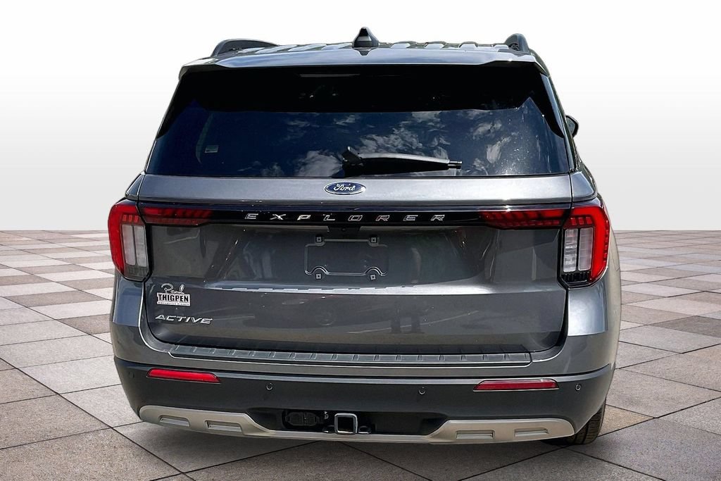 Used 2025 Ford Explorer Active w/ Active Comfort Package RWD image 4