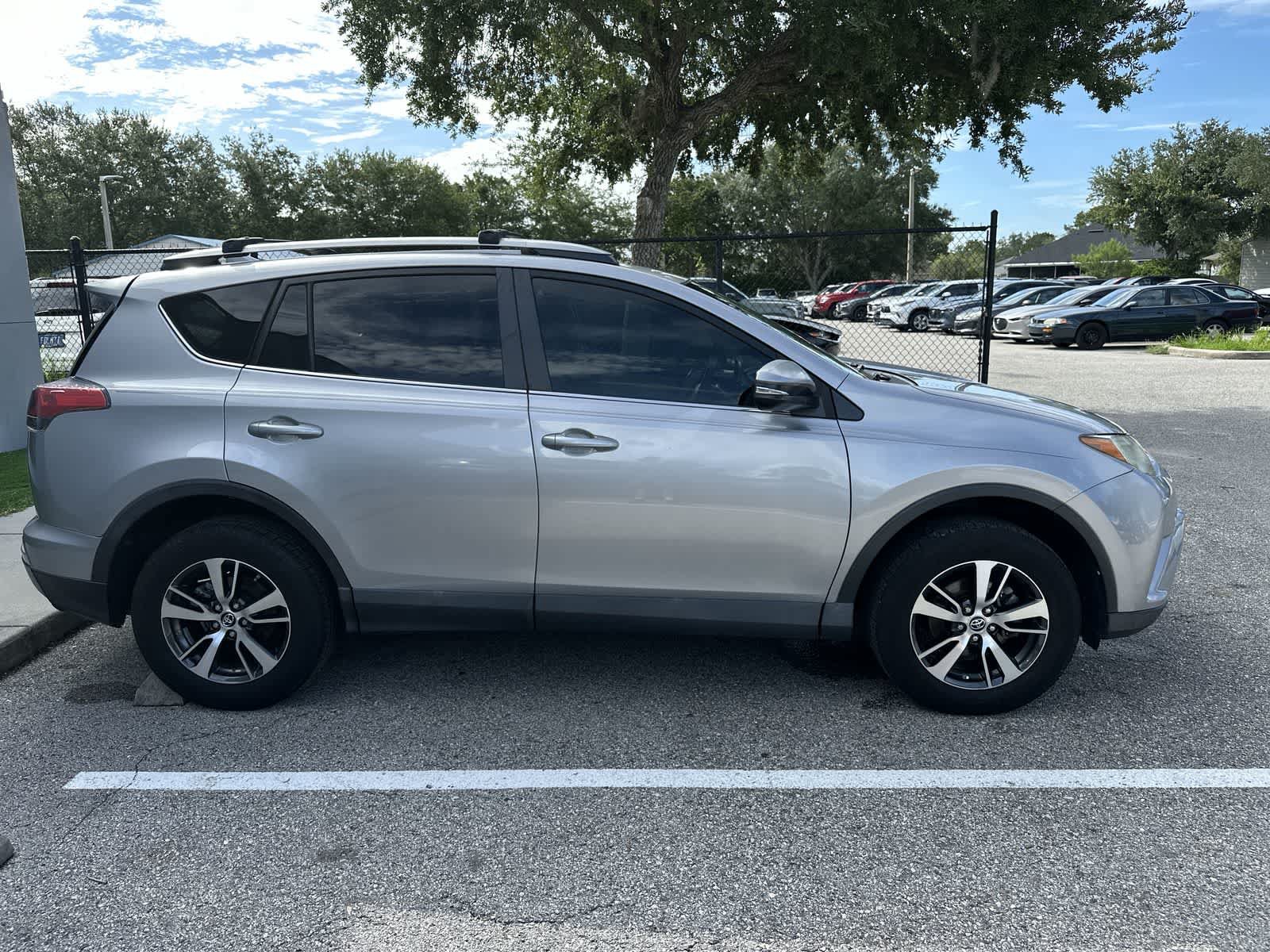 Used 2018 Toyota RAV4 XLE FWD image 10