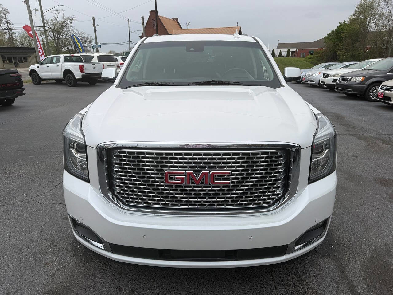 Used 2017 GMC Yukon XL Denali w/ Open Road Package image 9