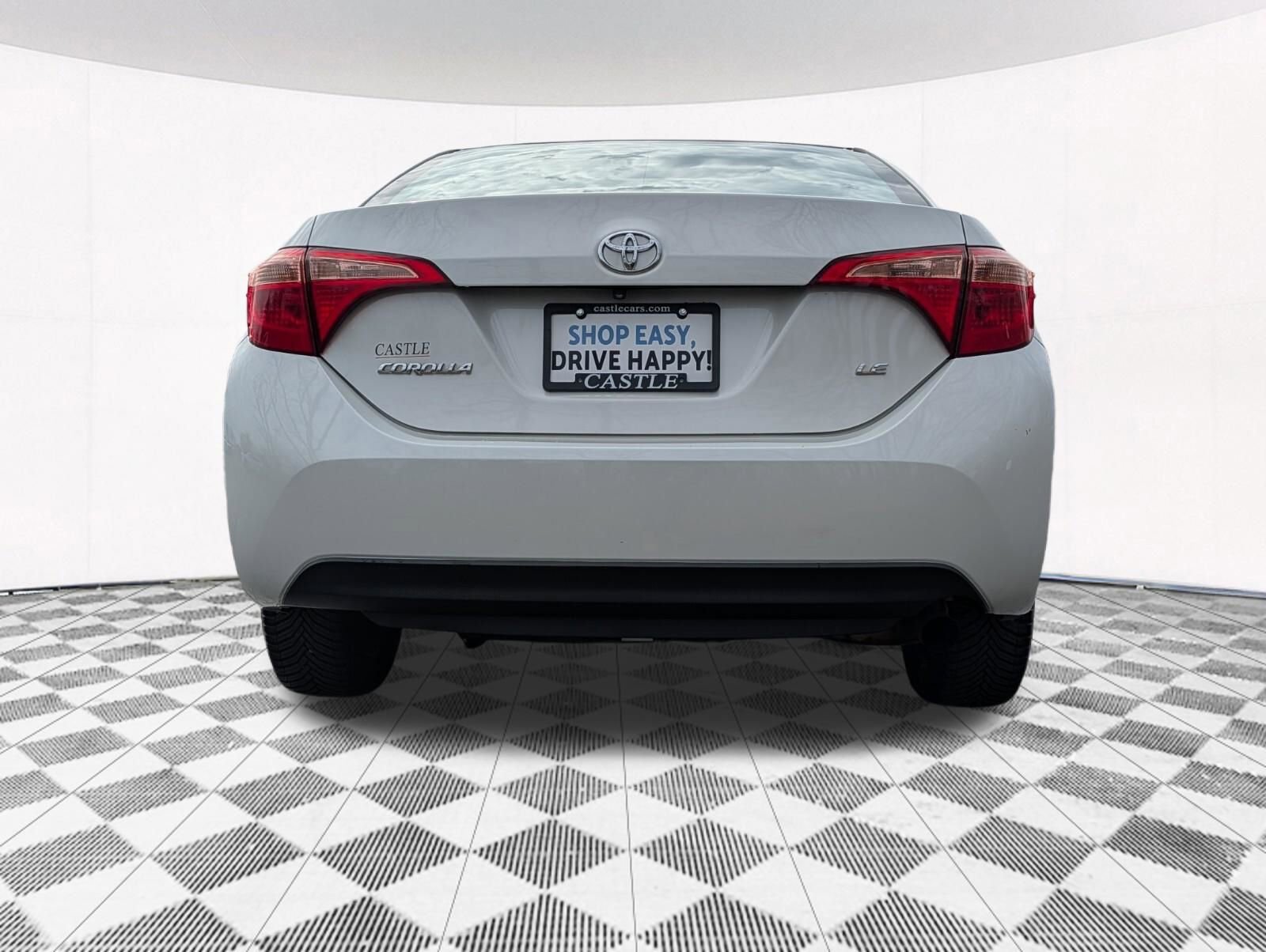 Used 2018 Toyota Corolla LE image 10