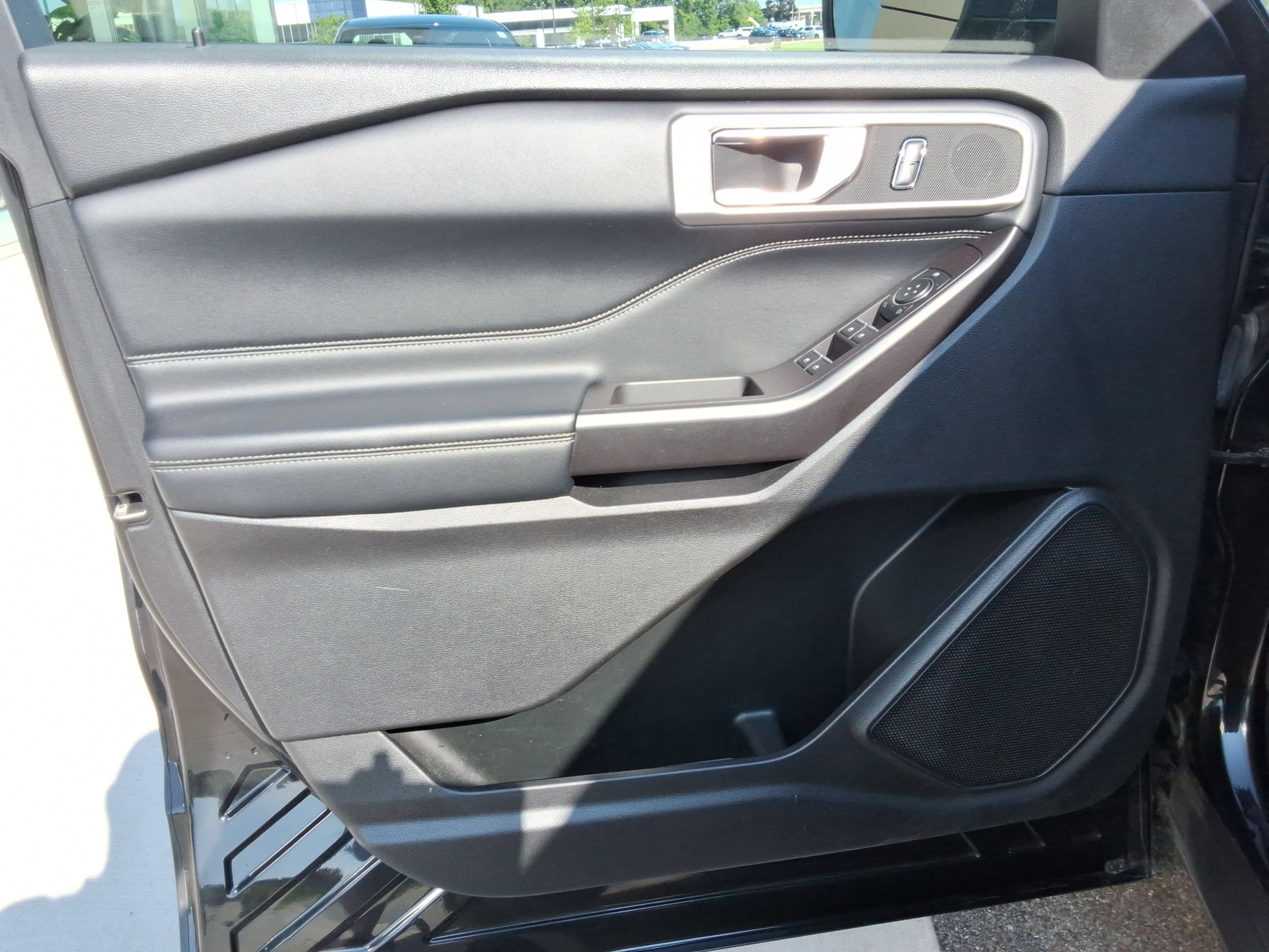 Used 2020 Ford Explorer XLT w/ Equipment Group 202A AWD/4WD image 22