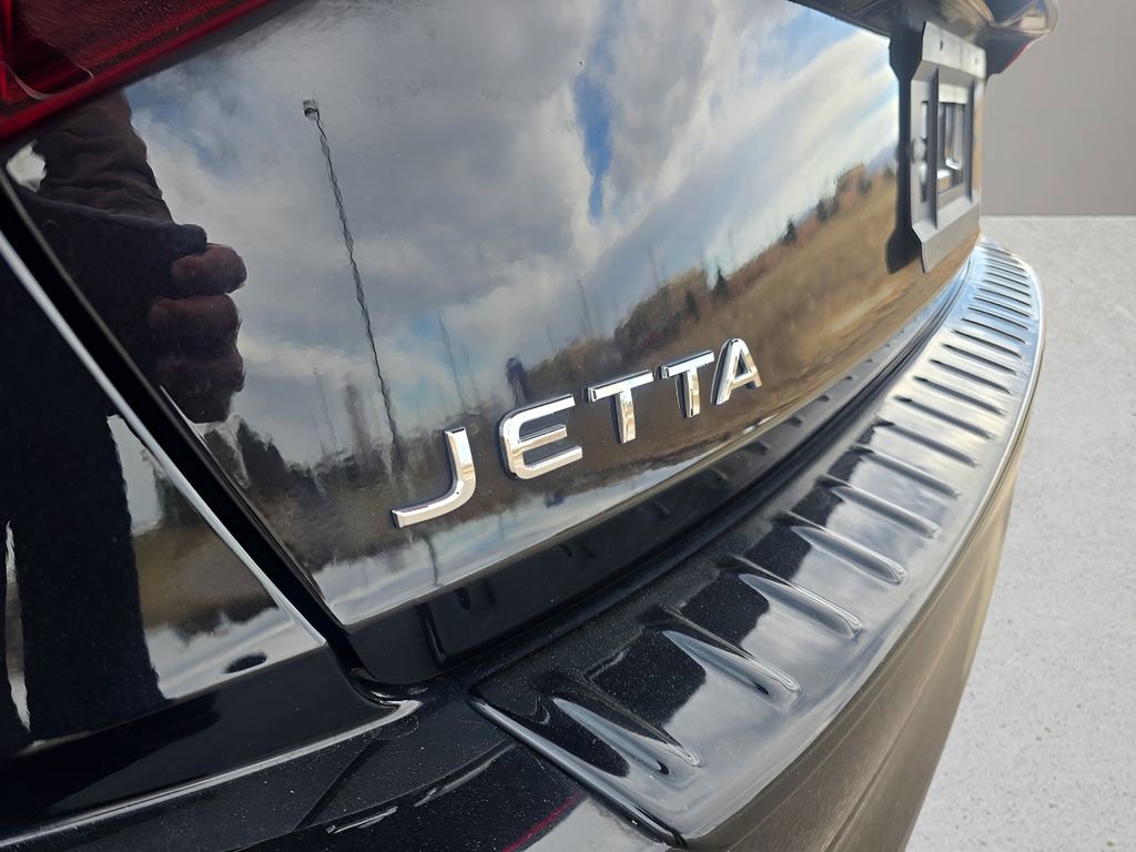 Used 2023 Volkswagen Jetta Sport image 10