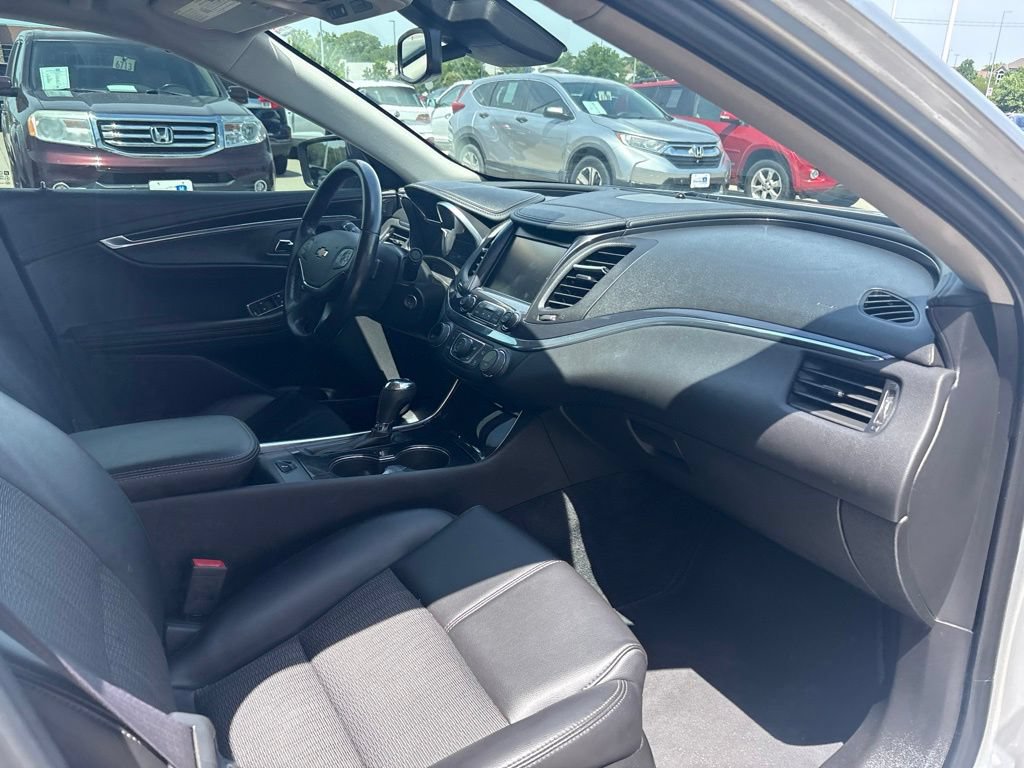 Used 2016 Chevrolet Impala LT w/ Convenience Package FWD image 26