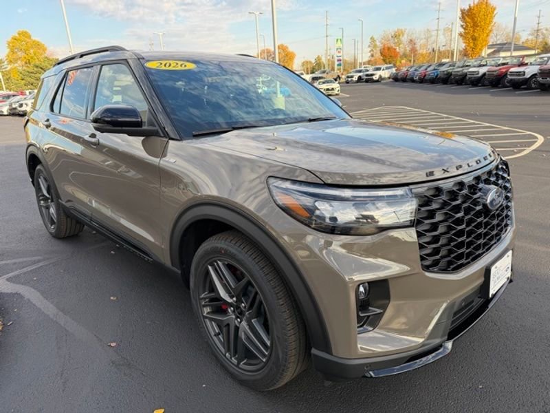 New 2026 Ford Explorer ST-Line w/ ST-Line Street Pack image 4