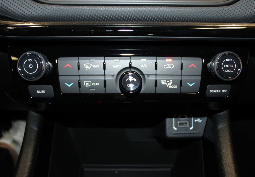 New 2026 Jeep Compass Limited image 19