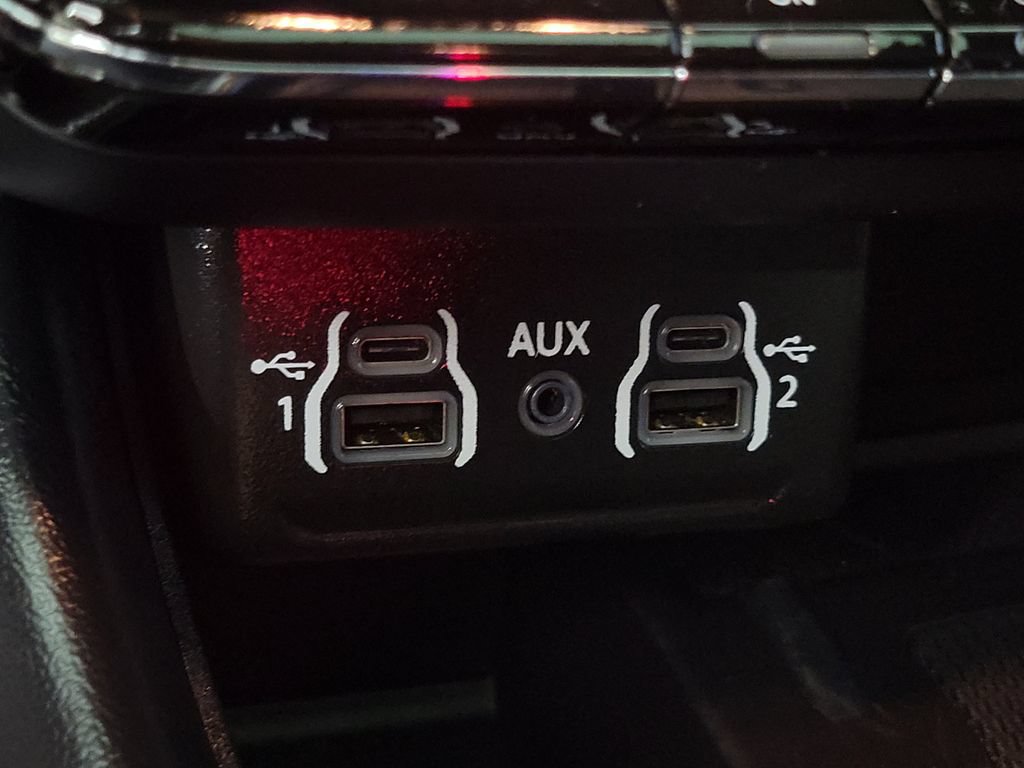 Used 2023 Dodge Durango R/T RWD image 32