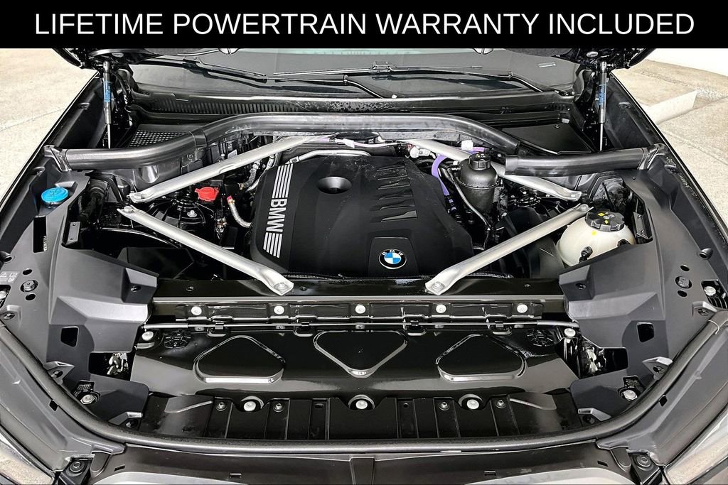Used 2025 BMW X5 xDrive40i w/ M Sport Package AWD/4WD image 11