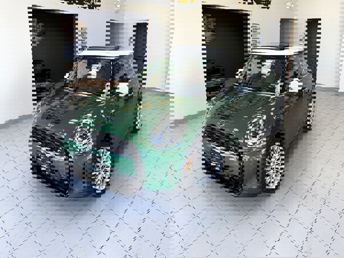 Used 2022 MINI Cooper S image 1