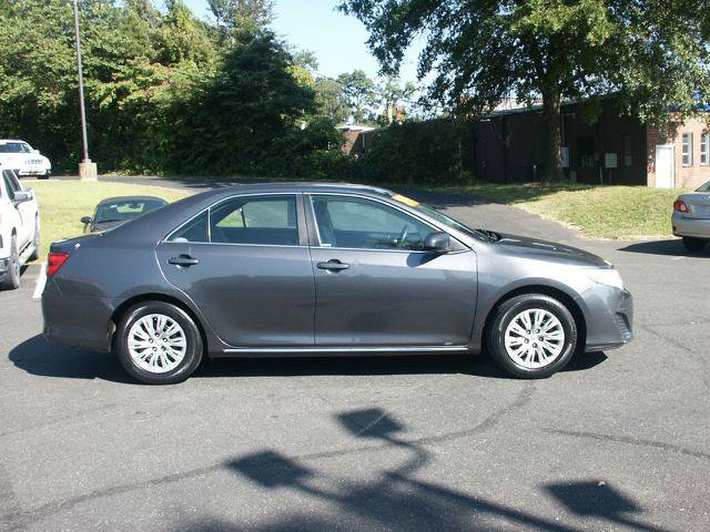 Used 2013 Toyota Camry LE image 4