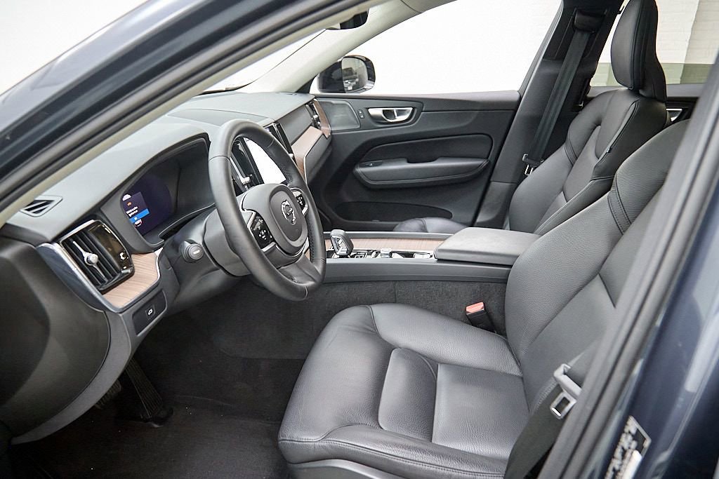 Certified 2024 Volvo XC60 B5 Plus w/ Climate Package image 19