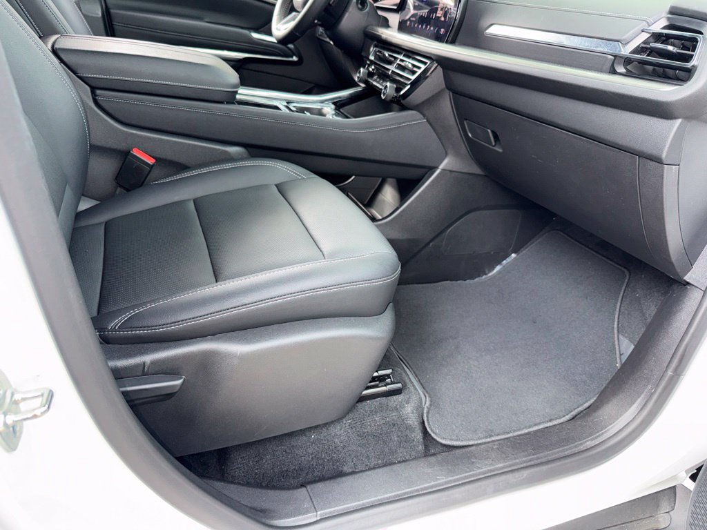 Used 2024 Chevrolet Traverse LT w/ Midnight/Sport Edition FWD image 17