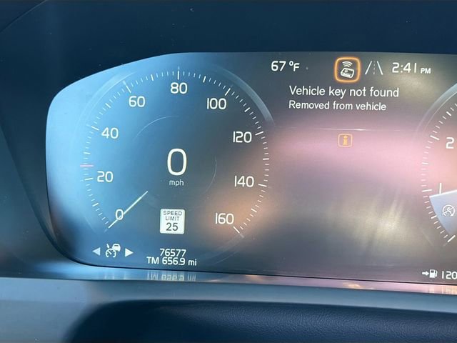 Used 2017 Volvo XC90 T6 Momentum w/ Vision Package image 12