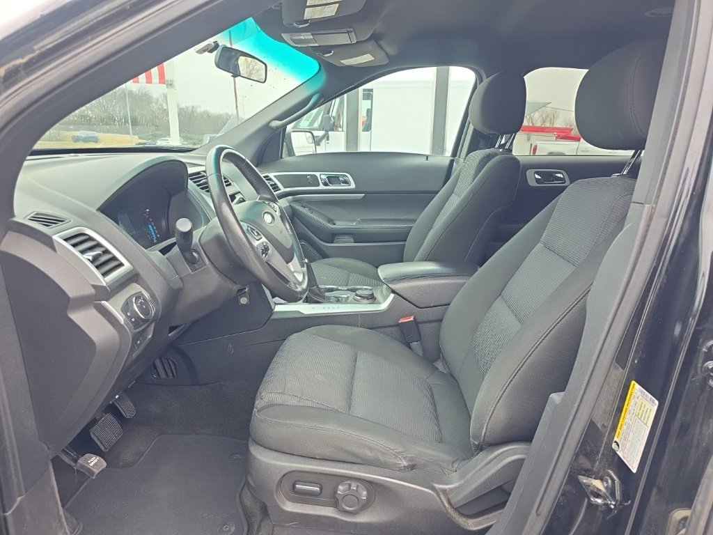 Used 2015 Ford Explorer XLT image 11