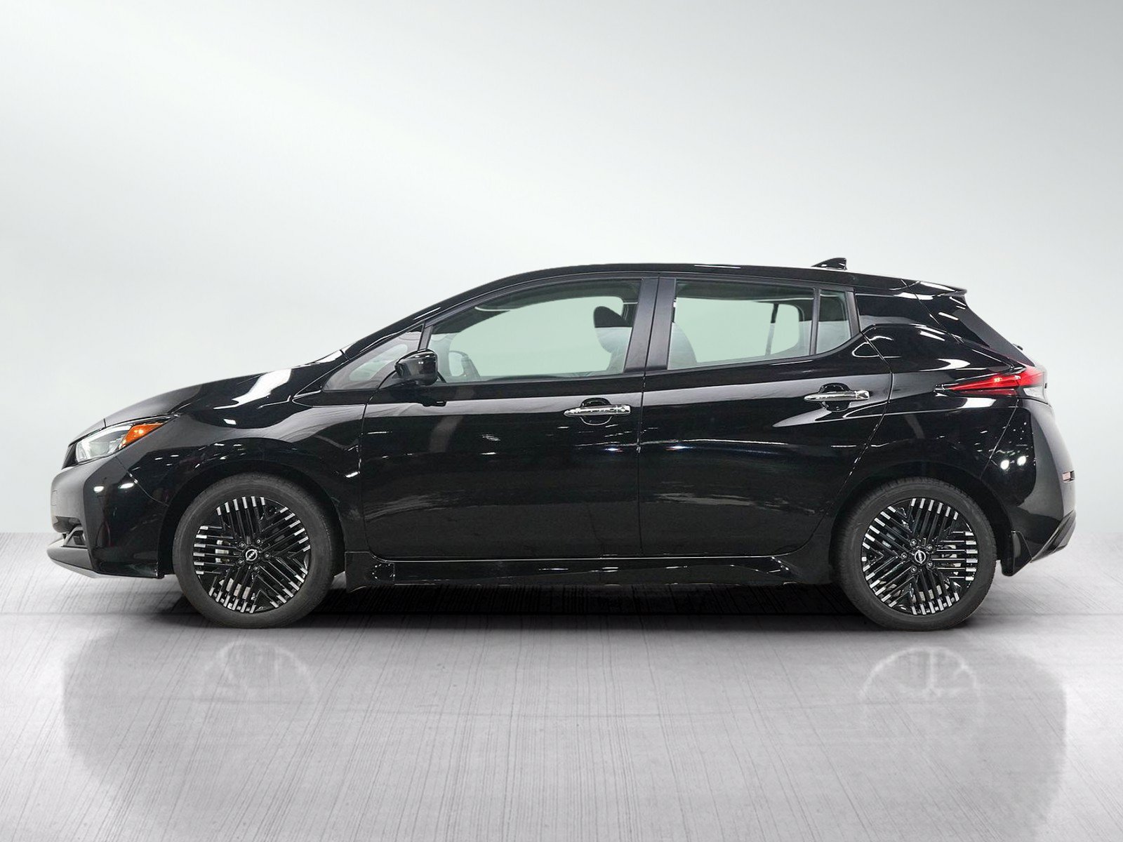 Used 2025 Nissan Leaf SV Plus FWD image 2