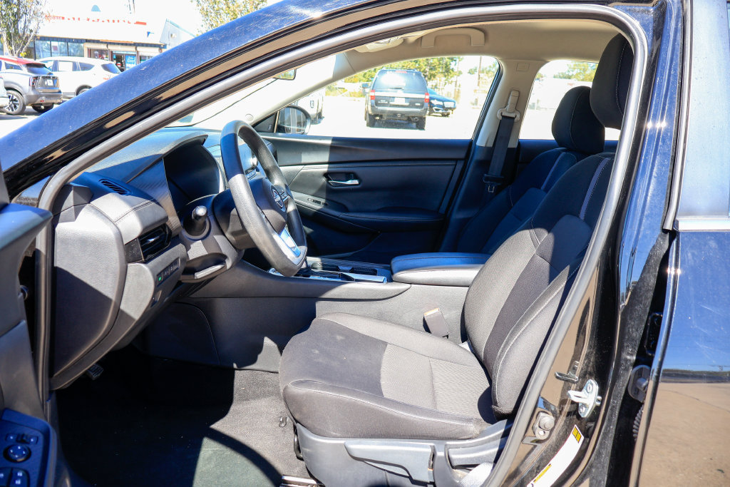 Used 2025 Nissan Sentra SV FWD image 7